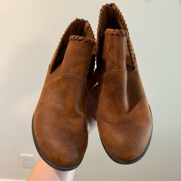 Eurosoft by Sofft Ora Cognac Heeled Booties with Whipstich Detail Size 7 - Picture 2 of 8